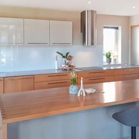 Дом отдыха 5 Bedroom In