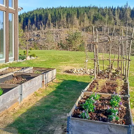 Дом отдыха 5 Bedroom In *